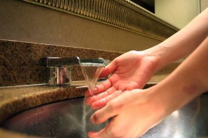 washing_hands_at_faucet.jpg.662x0_q70_crop-scale