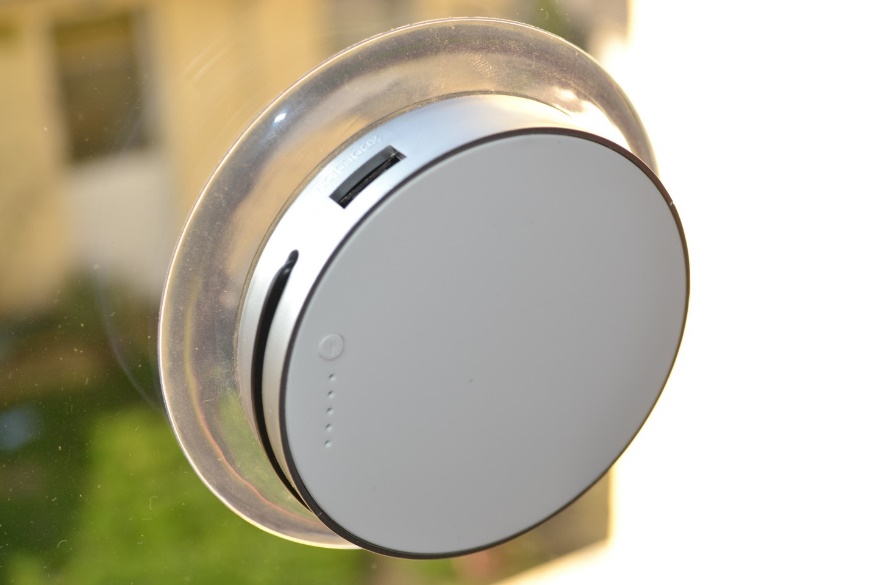 When charging by bright (sun)light, the green LED will light up